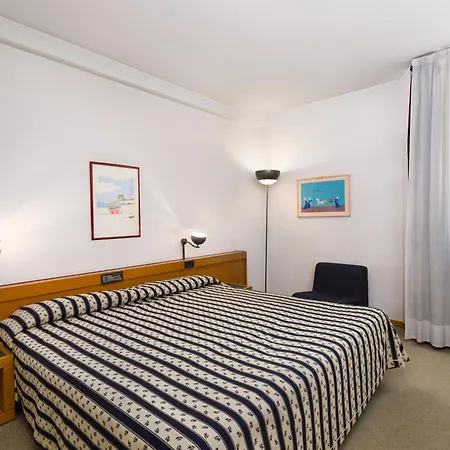 Grand Tiziano E Dei Congressi ليتشي