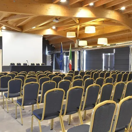 Grand Tiziano E Dei Congressi ليتشي